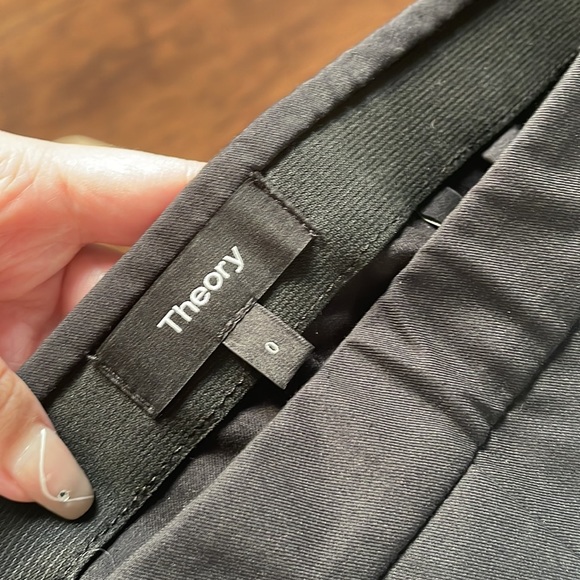 Theory Thaniel Approach Stretch Cropped Pants in black - Picture 6 of 12